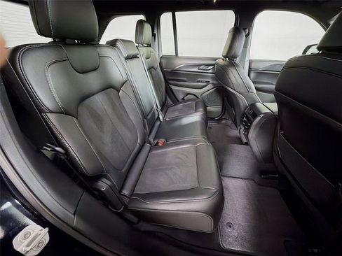 Used 2024 Jeep Grand Cherokee Altitude image 27