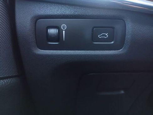 Used 2018 Volvo S90 T5 Momentum w/ Convenience Package image 25