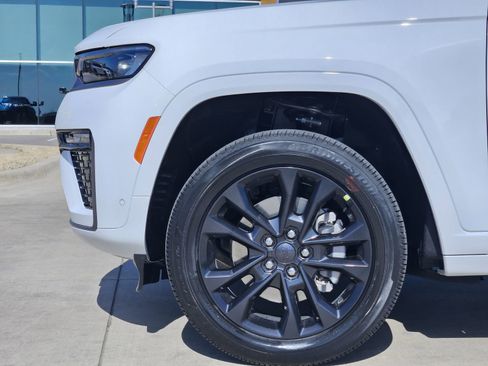 New 2026 Jeep Grand Cherokee L Limited AWD/4WD image 11