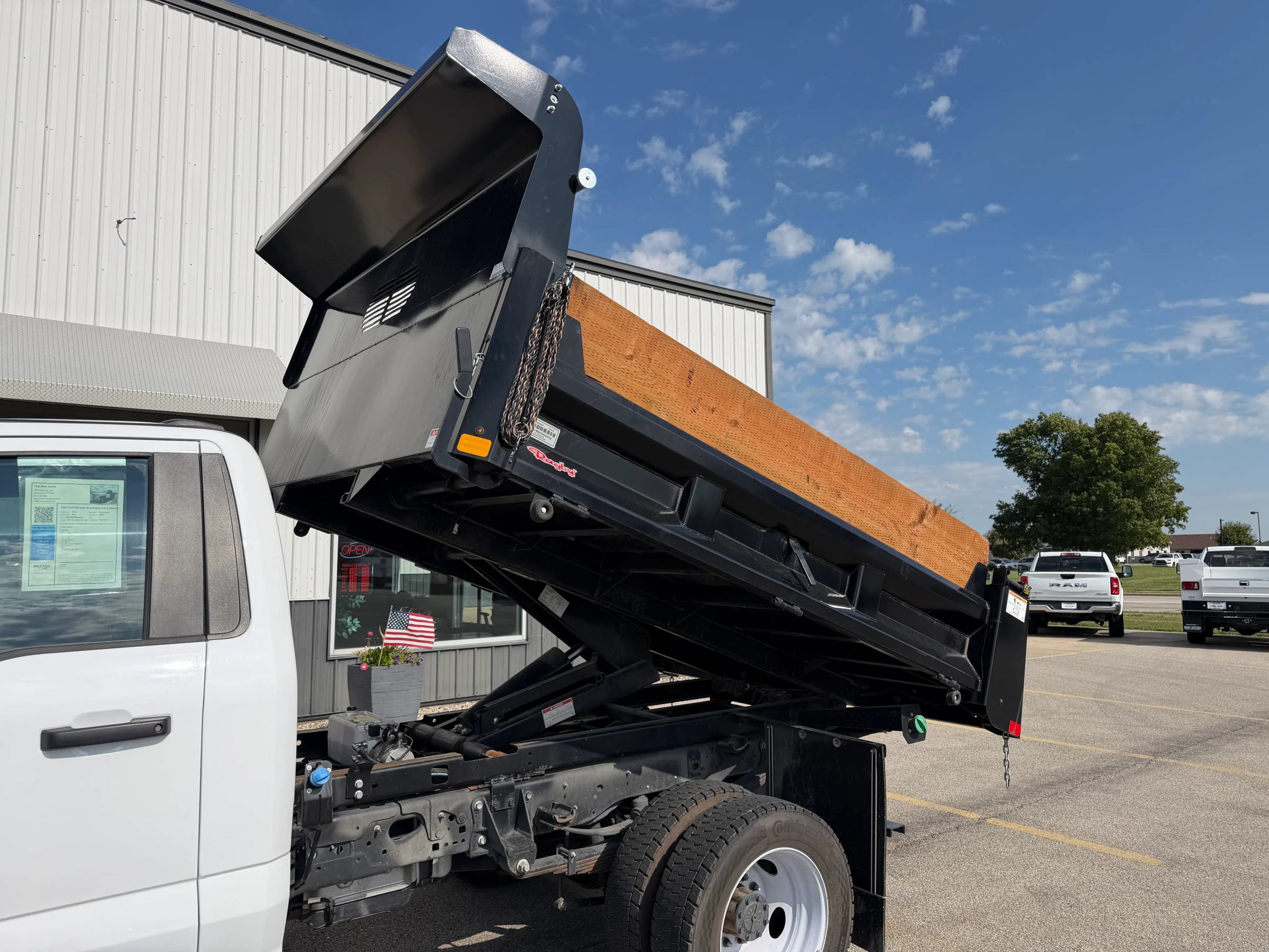 Used 2024 Ford F550 4x4 Regular Cab Super Duty image 15