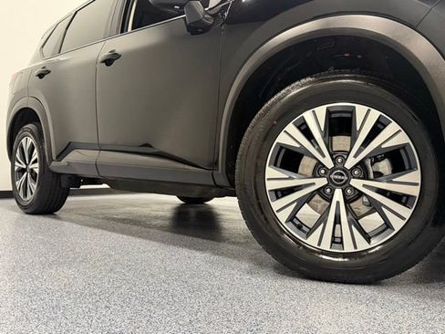 Used 2023 Nissan Rogue SV AWD/4WD image 3