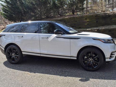 Used 2021 Land Rover Range Rover Velar R-Dynamic S image 9