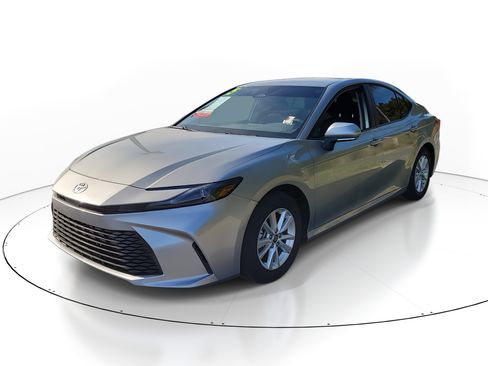 Certified 2025 Toyota Camry LE image 3