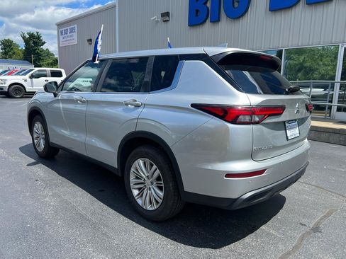 Used 2022 Mitsubishi Outlander ES AWD/4WD image 3