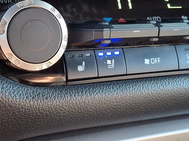 Certified 2025 Toyota Tundra Limited AWD/4WD image 21