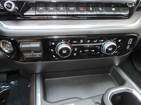 New 2026 GMC Sierra 1500 SLT image 23