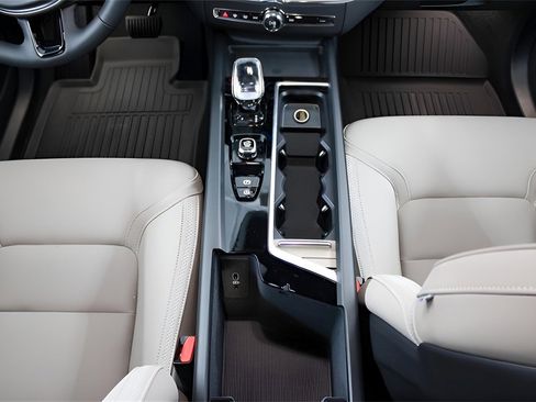 New 2026 Volvo XC90 B5 Ultra w/ Protection Package Premier image 36