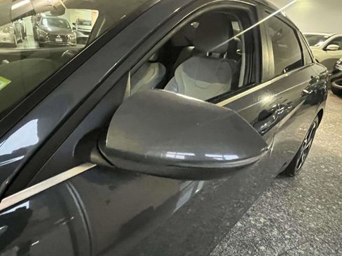 Used 2023 Hyundai Elantra Limited image 11