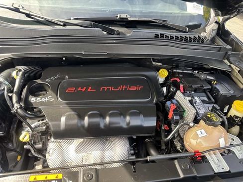 Used 2017 Jeep Renegade Latitude image 37