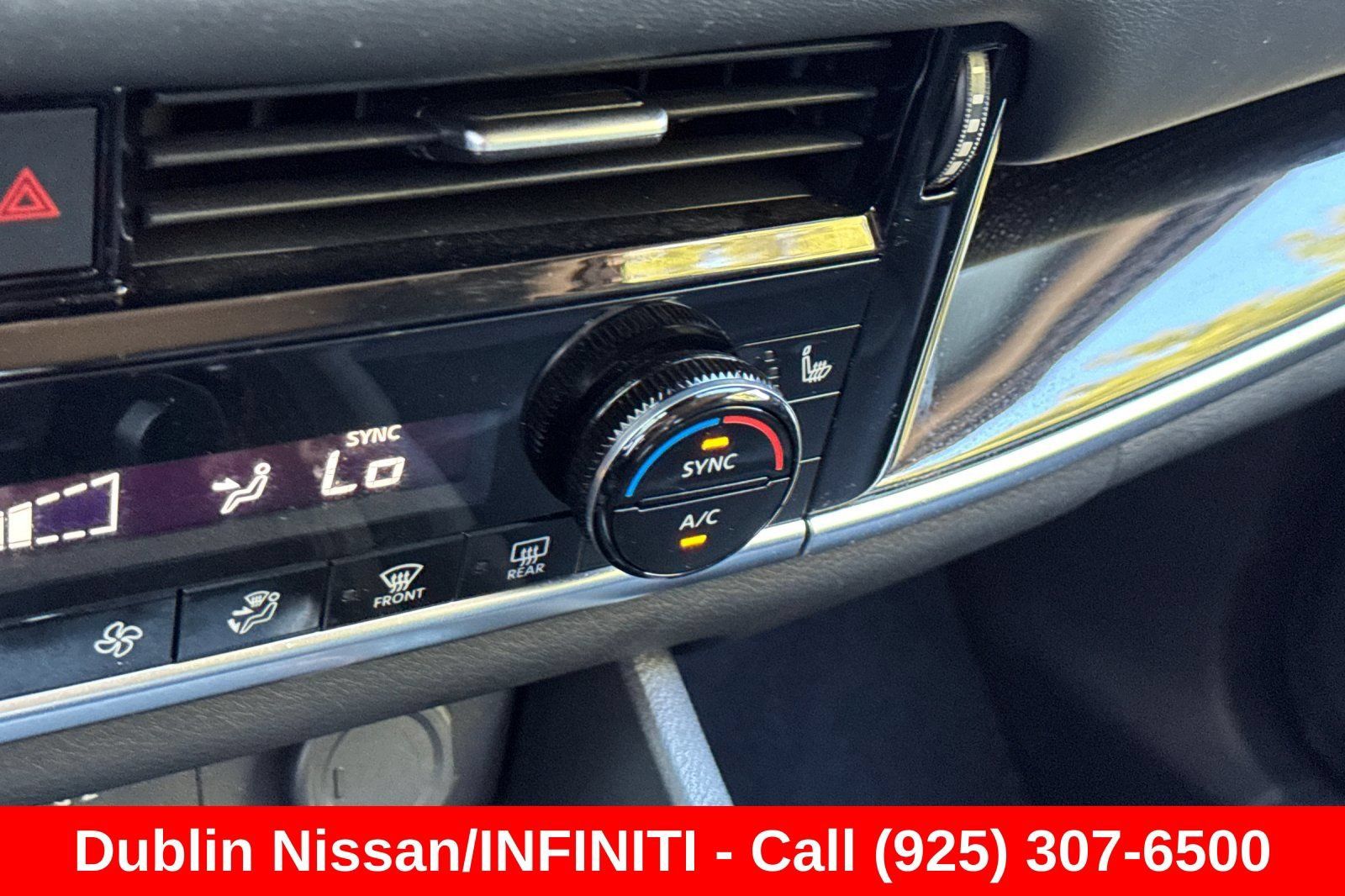 Used 2024 Nissan Rogue SL AWD/4WD image 31