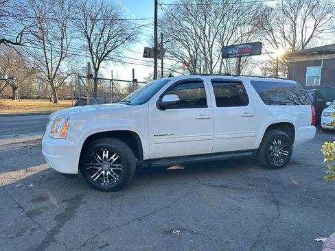 Used 2011 GMC Yukon XL SLT image 5