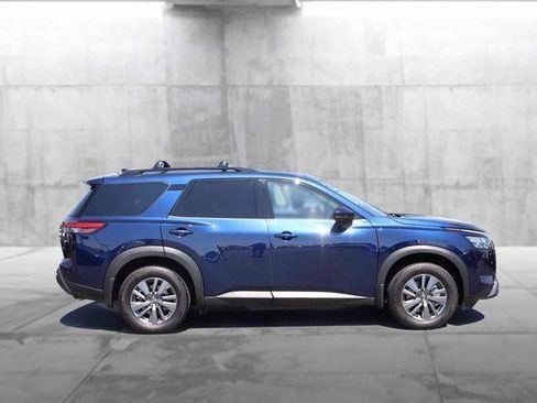 Used 2025 Nissan Pathfinder SV FWD image 5