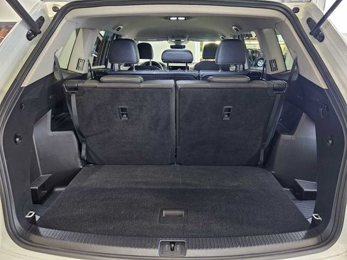 Used 2025 Volkswagen Atlas SE AWD/4WD image 16