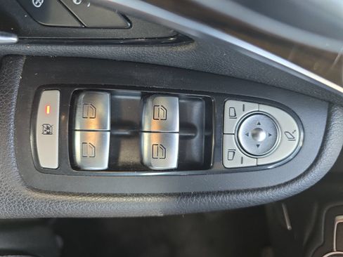 Used 2016 Mercedes-Benz GLC 300 4MATIC image 27