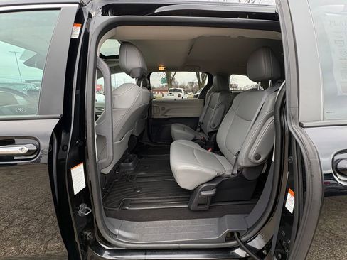 Used 2023 Toyota Sienna XLE image 27