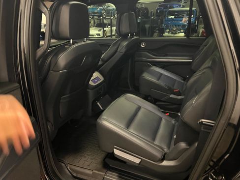 Used 2025 Lincoln Navigator L Reserve w/ Jet Appearance Package AWD/4WD image 31