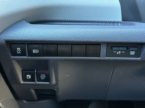 Used 2023 Toyota Sienna XLE image 31