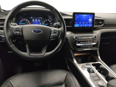 Used 2020 Ford Explorer XLT w/ Equipment Group 202A AWD/4WD image 22