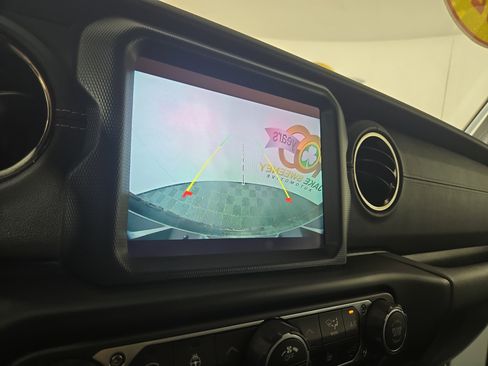 Used 2022 Jeep Wrangler Unlimited Sahara image 21