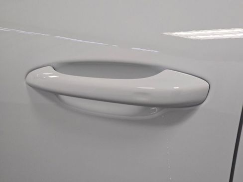 New 2026 Porsche Macan image 22