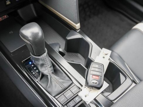 Used 2025 Toyota Camry SE image 19