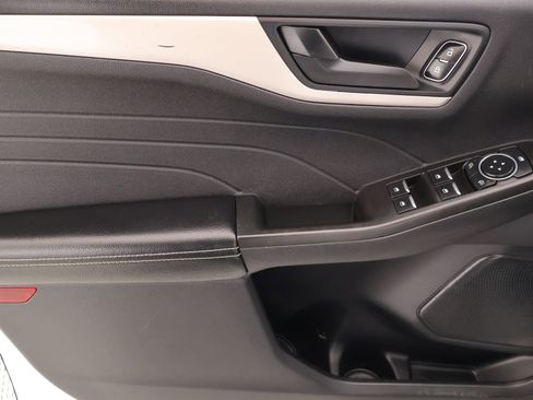 Used 2022 Ford Escape SE FWD image 14