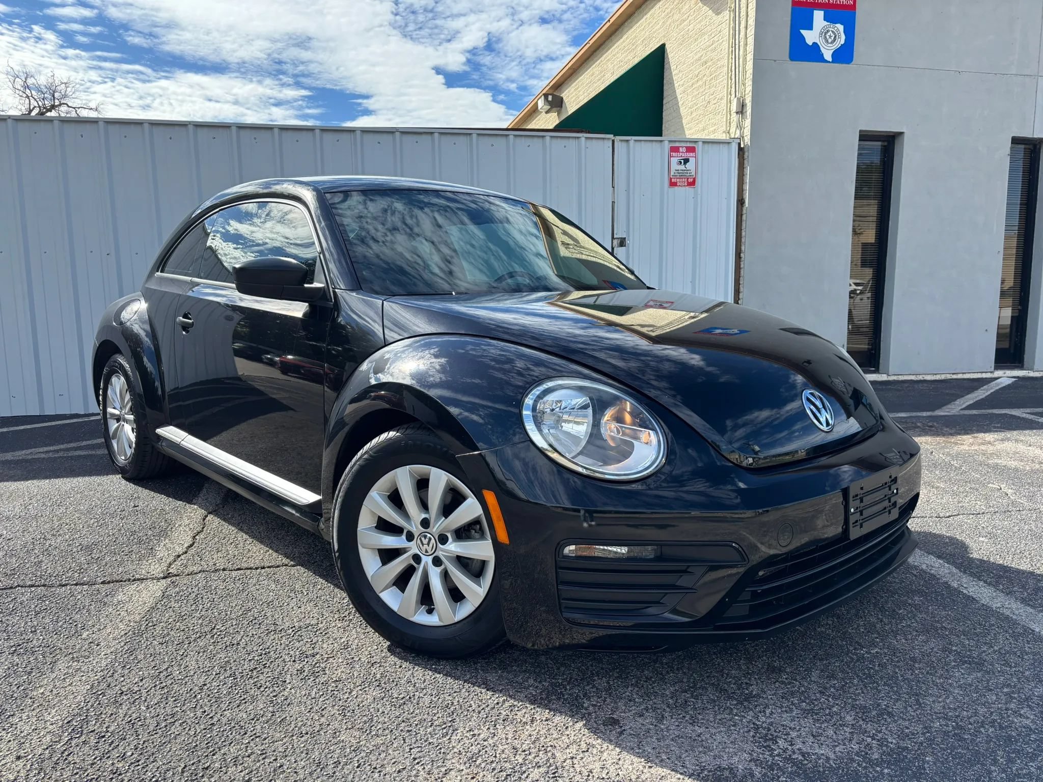Used 2018 Volkswagen Beetle 2.0T S FWD image 8
