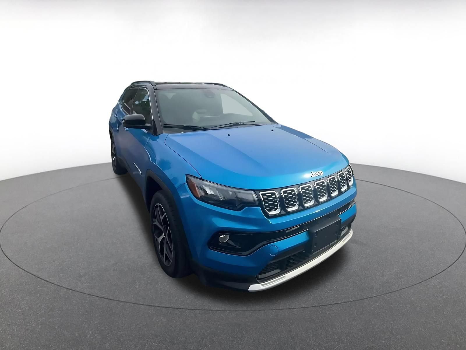 Used 2025 Jeep Compass Limited AWD/4WD image 3