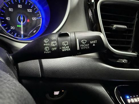Used 2019 Chrysler Pacifica Touring-L Plus w/ Advanced Safetytec Group FWD image 17