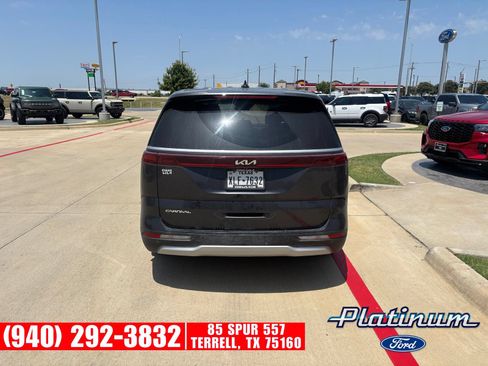 Used 2024 Kia Carnival EX FWD image 9