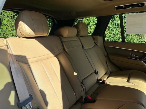 New 2026 Land Rover Range Rover SE image 16