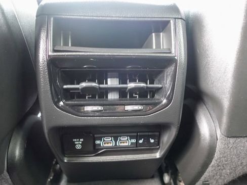 Used 2022 Jeep Grand Cherokee Limited image 25