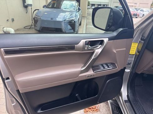Used 2020 Lexus GX 460 Premium w/ Premium Package AWD/4WD image 14