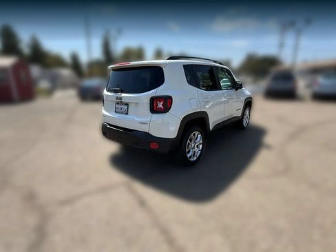Used 2017 Jeep Renegade Latitude AWD/4WD image 6
