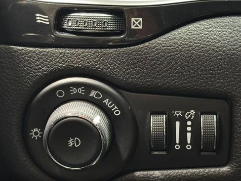 Used 2019 Jeep Cherokee Latitude Plus image 12