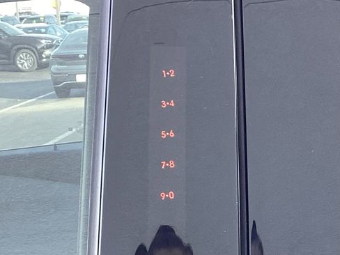 Used 2021 Ford Explorer XLT w/ Equipment Group 202A image 13