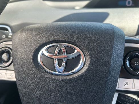 Used 2018 Toyota Prius Prime Premium image 21