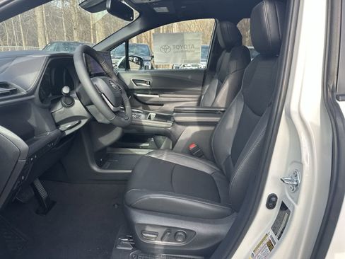 New 2026 Toyota Sienna XLE Woodland Edition image 34