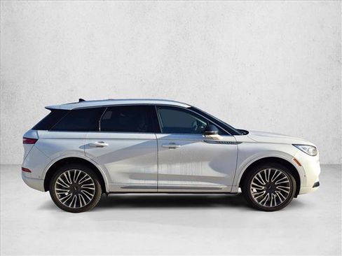 Used 2021 Lincoln Corsair Reserve w/ Equipment Group 201A AWD/4WD image 4