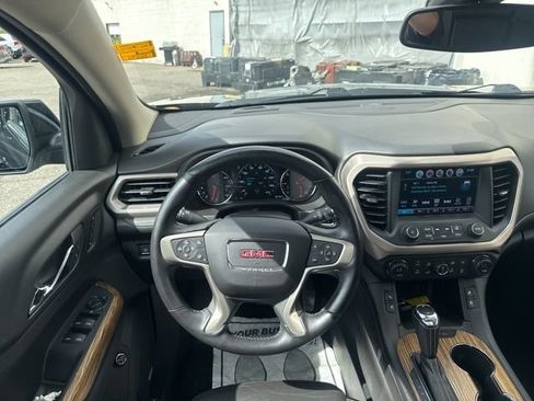 Used 2017 GMC Acadia Denali w/ Technology Package AWD/4WD image 26