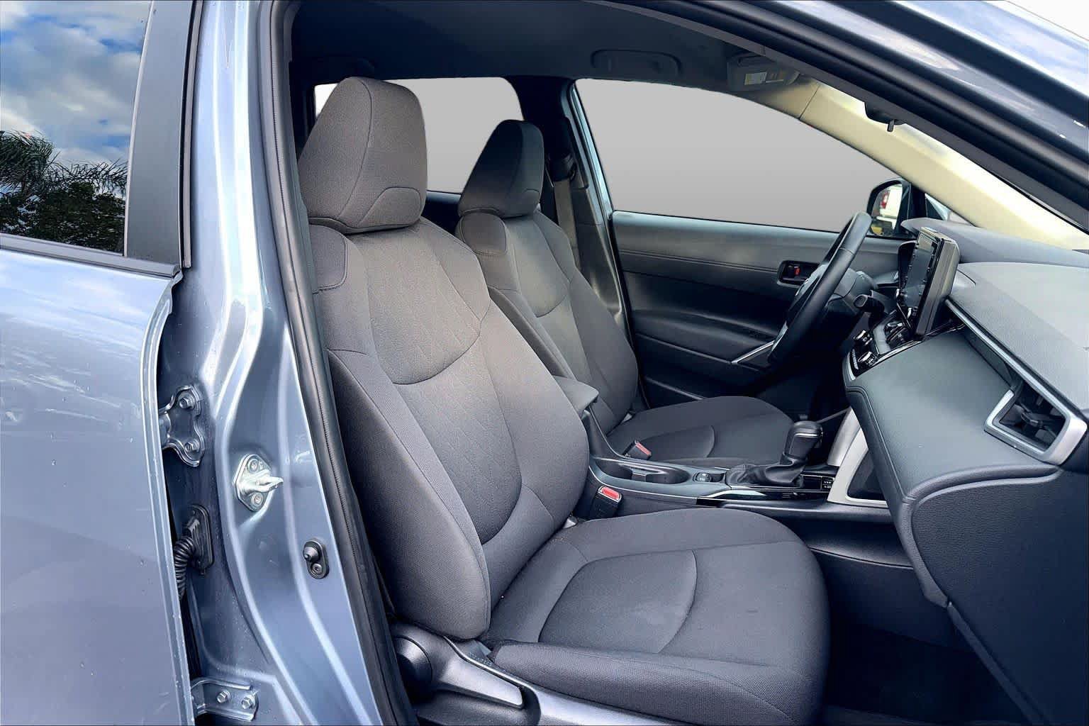 Used 2022 Toyota Corolla Cross LE w/ Black Badges Package (TMS) FWD image 8