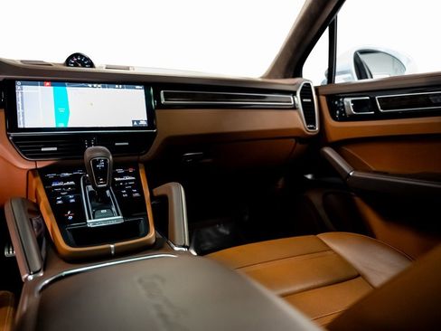 Used 2021 Porsche Cayenne Turbo image 36