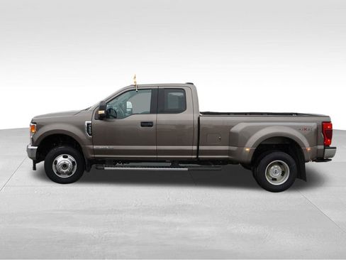 Certified 2022 Ford F350 XLT image 9