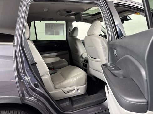 Certified 2022 Honda Pilot Touring image 15