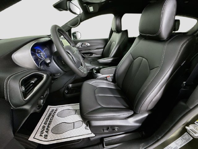 New 2027 Chrysler Pacifica Select AWD/4WD image 21