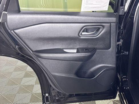 Used 2024 Nissan Rogue SV image 18