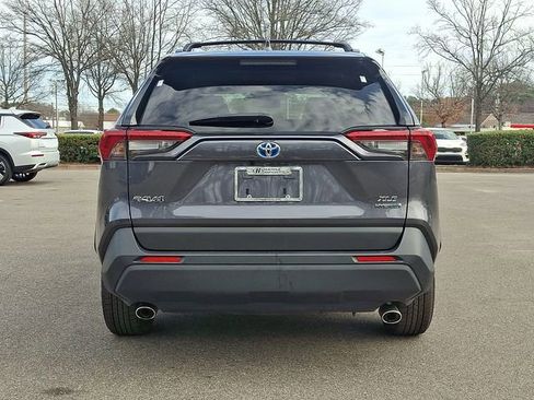 Used 2021 Toyota RAV4 XLE w/ Convenience Package AWD/4WD image 4