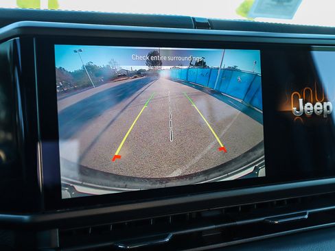 Used 2024 Jeep Wrangler Unlimited Rubicon w/ Convenience Group image 27