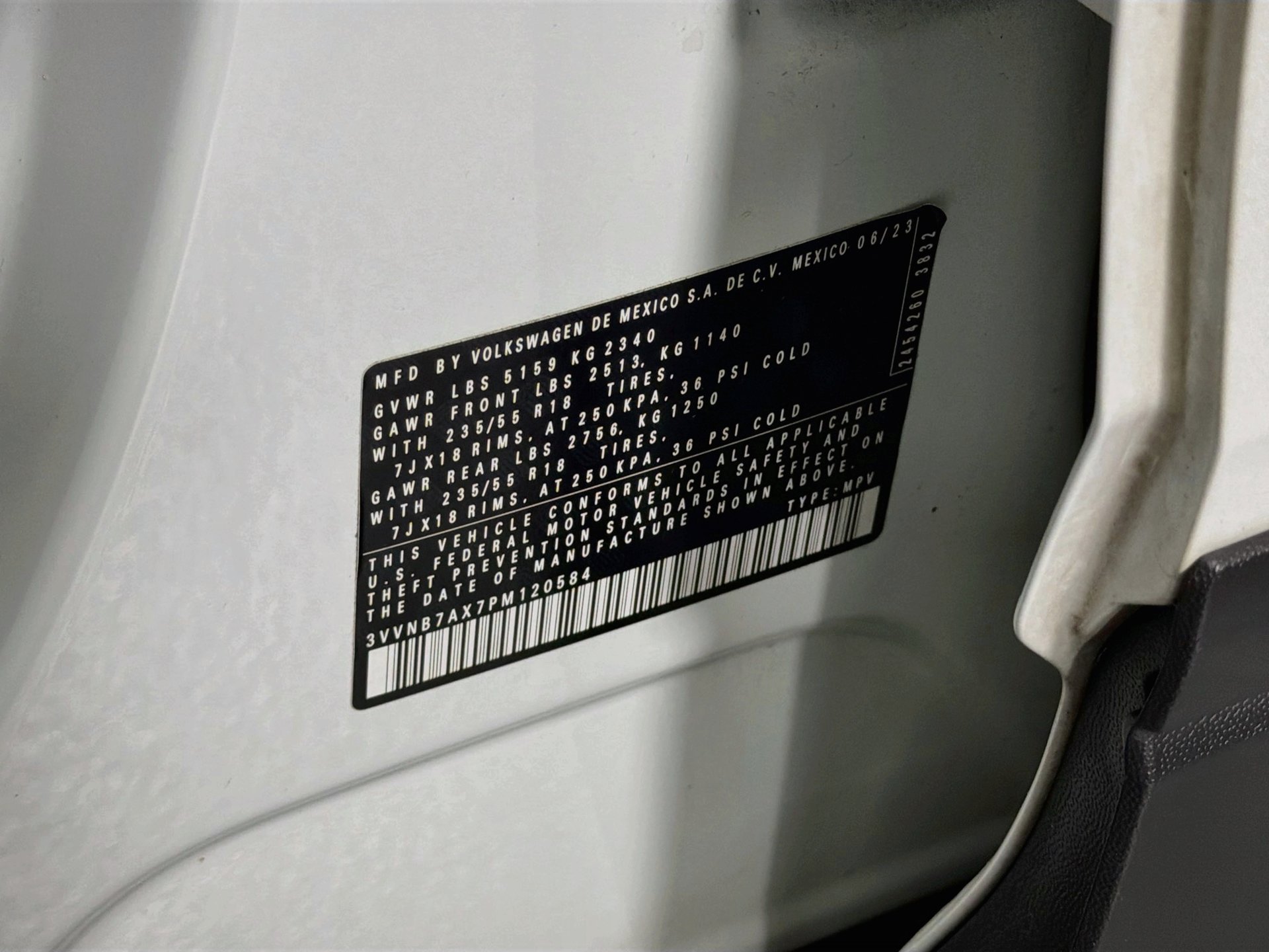 Certified 2023 Volkswagen Tiguan SE FWD image 31