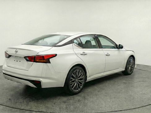 Used 2025 Nissan Altima 2.5 SV image 9